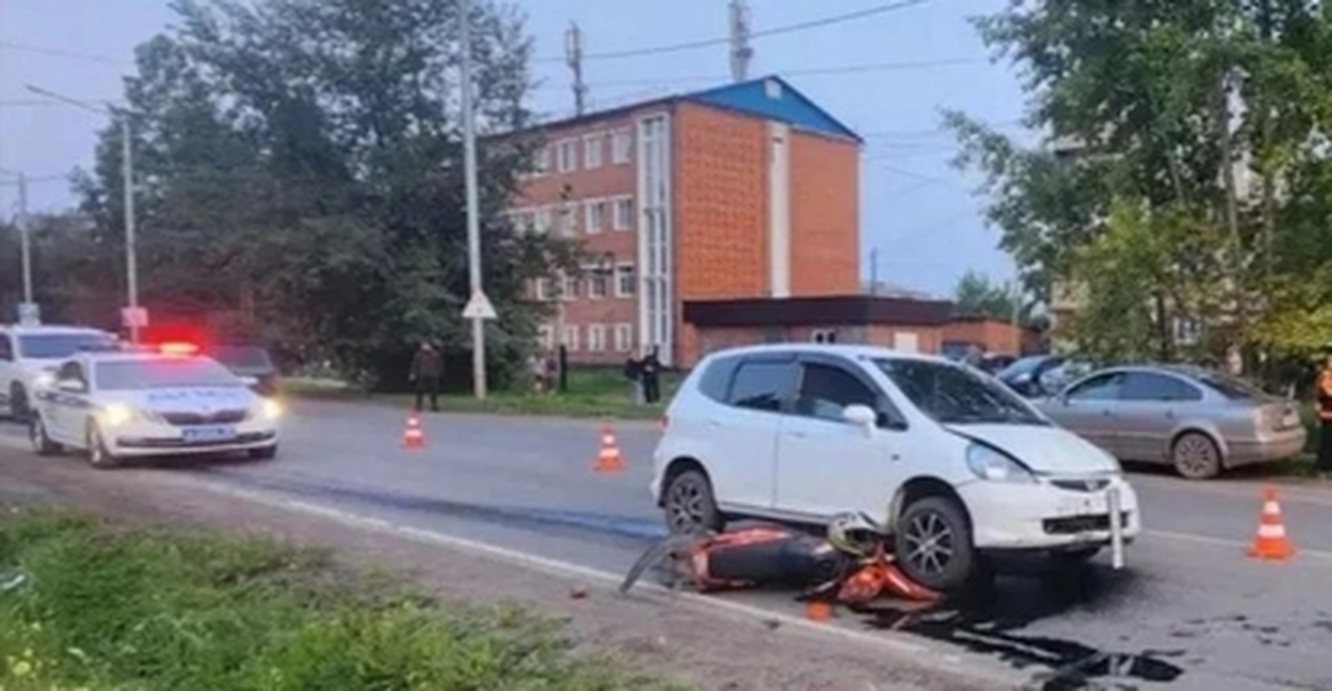 Пьяный водитель иномарки сбил двух подростков, ехавших на мотоцикле