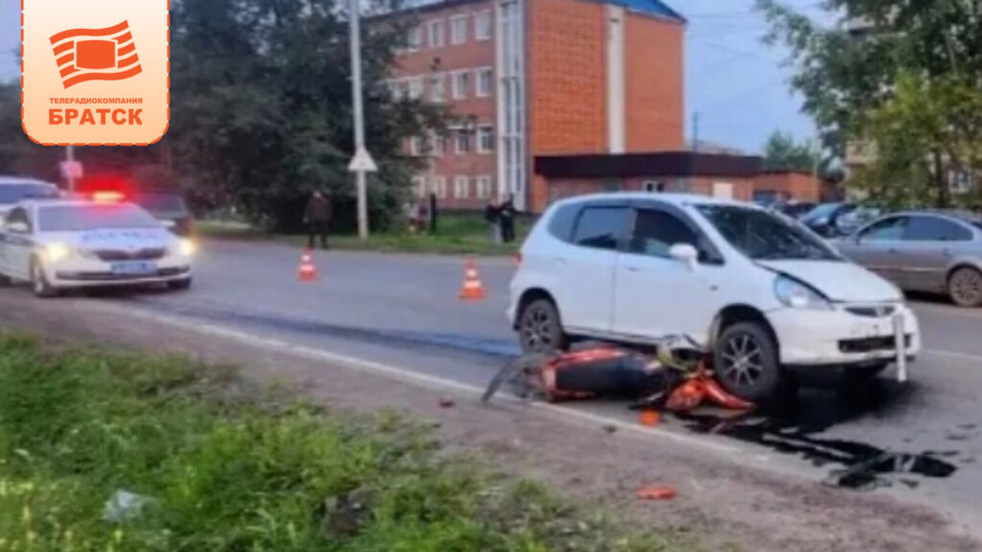 Несовершеннолетние водитель и пассажир мотоцикла получили травмы в результате столкновения в Вихоревке