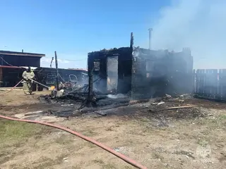 В Ангарске от огня спасли женщину, а в Иркутске потушили незаконную свалку покрышек