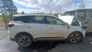 Два водителя пострадали при лобовом столкновении на ул. Приморской в Братске 