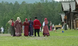 Ремёсла, песни и память о затопленных сёлах: День ангарской культуры прошёл в музее под открытым небом в Братске