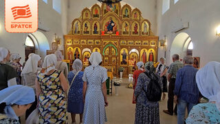 «Ромашкин день». В честь Дня семьи в храме Петра и Февронии прошла большая праздничная служба