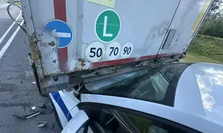 Автомобиль ДПС влетел под грузовик во время погони за нарушителем в Шелеховском районе