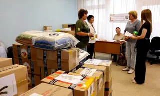 Более 100 коробок гуманитарной помощи отправили из Братска в зону СВО