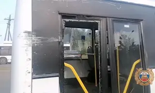 10 взрослых и ребёнок пострадали в ДТП с рейсовым автобусом и самосвалом в Братске