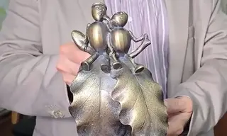 Скульптор Андрей Кошелев привёз в Братск бронзовые фигурки тирлямов