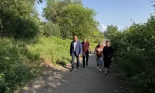 На бульваре Космонавтов в Братске установят лавочки между стадионом и воркаут-площадкой