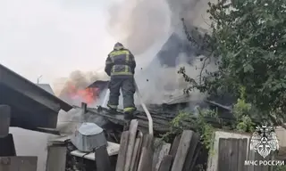2 частных дома, 3 бани и 2 автомобиля горели в Братске в выходные