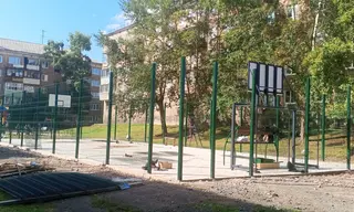 В рамках инициативных проектов в Братске строят две игровых спортплощадки