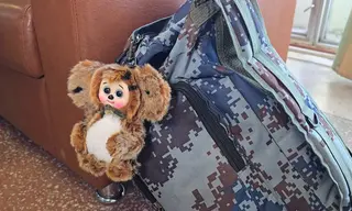Чебурашки для бойцов: Братск проводил новых добровольцев на сборный пункт