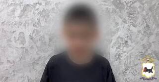 В Братске 13-летний школьник разбил камнем стеклянное ограждение павильона