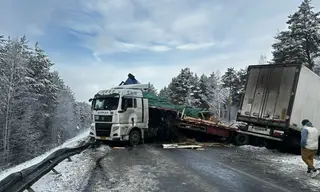 Столкнувшиеся фуры заблокировали федеральную трассу в Нижнеудинском районе